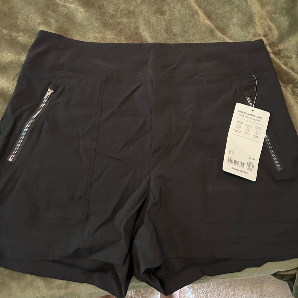 Athleta Black Trekkie North Athletic Shorts Stretchy Mid-Thigh